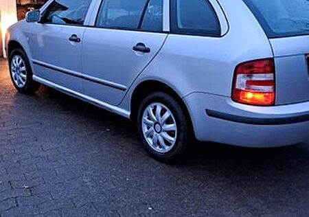 Skoda Fabia Combi 1.4 16V 74 kW Style Edition Styl...