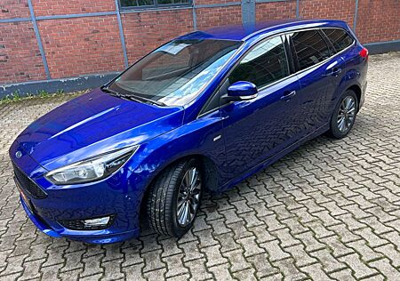 Ford Focus Turnier ST-Line*NAVI*SCHECKHEFT*EURO 6*