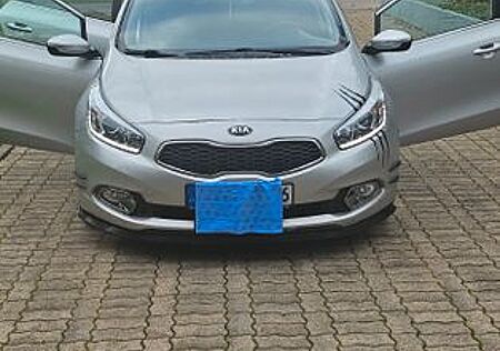 Kia Cee'd Sportswagon 1.6 CRDi Dream Team Editio...