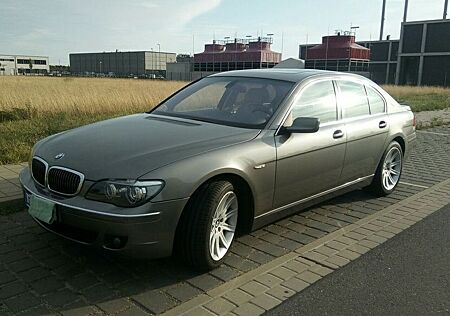 BMW 740i V8 TOP ZUSTAND!