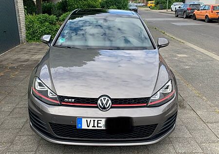 VW Golf Volkswagen 2.0 TSI DSG BMT GTI GTI
