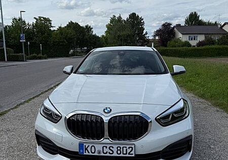BMW 118i Advantage AHK/Navi/LED/PDC/SHZ/8-fach Ber.
