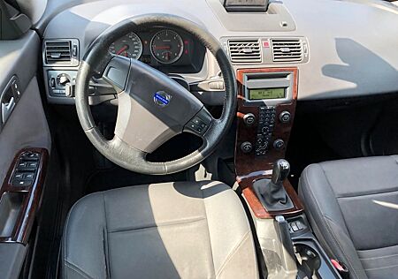 Volvo V50 2.0D Momentum 136-PS. 6-GANG. AHK. TUV. G.Zu