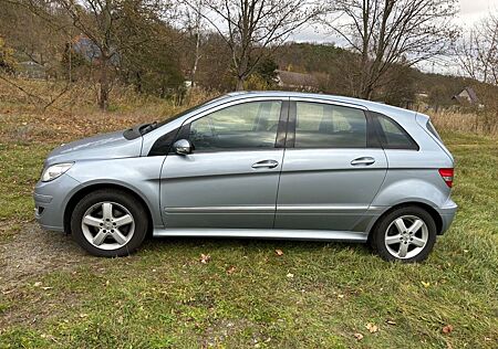 Mercedes-Benz B 200 -KLIMA/SHZ/PANO/NAVI/BLUETOOTH