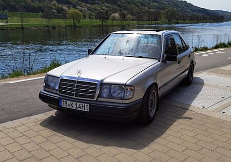 Mercedes-Benz E 260 , W124 H Zulassung