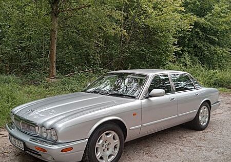 Jaguar XJ8 / X308 4.0 Sovereign Youngtimer