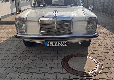 Mercedes-Benz 220