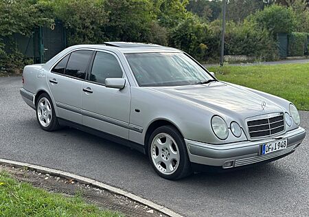 Mercedes-Benz E 240 Automatik Sitzheizung Schiebedach Tempomat