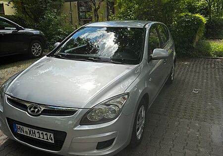 Hyundai i30 mit neuen Reifen