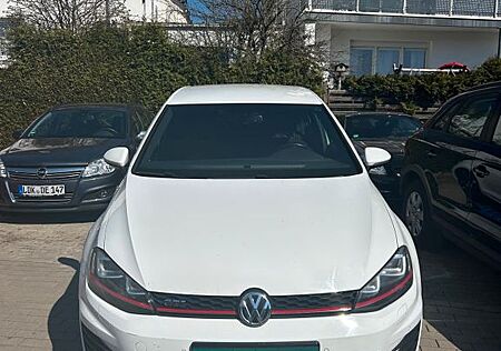 VW Golf Volkswagen VII Lim. GTI BMT