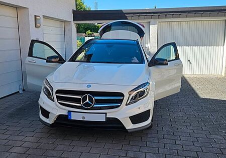 Mercedes-Benz GLA 200 AMG Line AMG Line