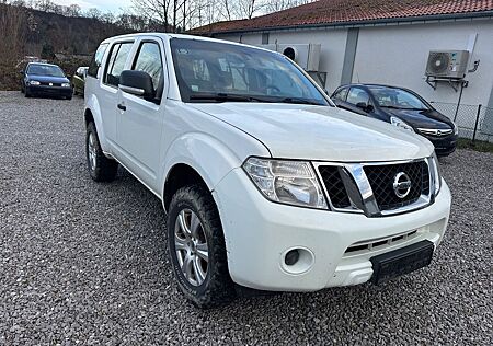 Nissan Pathfinder 2.5 dCi XE