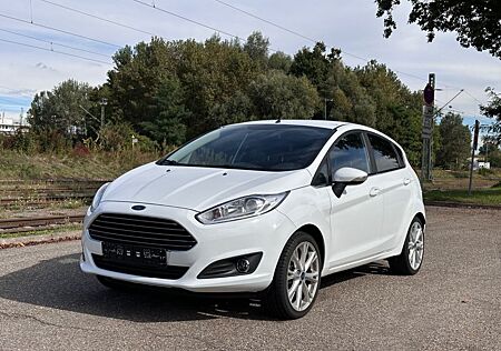 Ford Fiesta Titanium, Scheckheftgepflegt 8Fachbereift