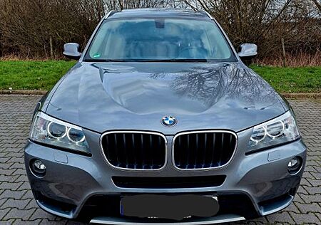 BMW X3 xDrive20d - 8fach bereift/Pano/Tüv 07/2027