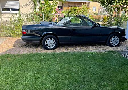 Mercedes-Benz E 220 Cabri