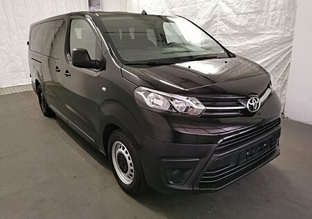 Toyota Pro Ace Verso L2 9 Sitzer