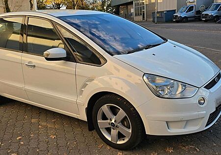 Ford S-Max 2,2 TDCi 129kW DPF Titanium 7-Sitzer