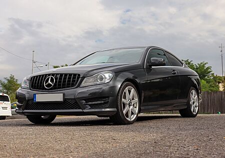Mercedes-Benz C 250 Sport Coupé AMG Line *black