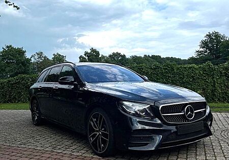 Mercedes-Benz E 53 AMG Mercedes-AMG E 53 4MATIC+ T Autom. ...