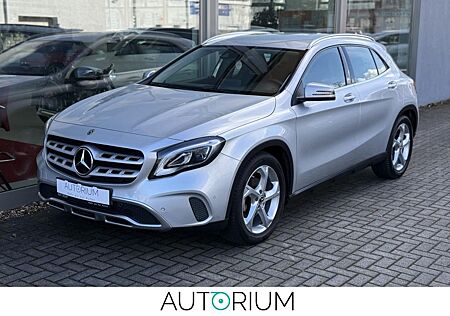 Mercedes-Benz GLA 180 AUTOMATIK LED NAVI SZHZG TEMPO T.LEDER