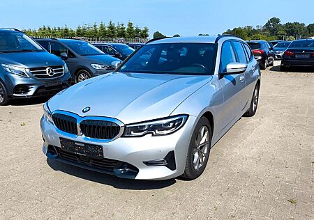 BMW 320 d xDrive Sport Line+Head-up+AHK+M-Lenkrad+