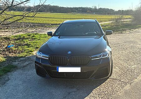 BMW 530e xDrive Touring A - AHK TOP Ausstattung