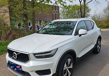Volvo XC 40 XC40 B4 Momentum Pro Geartronic 1. H. AHK Winter