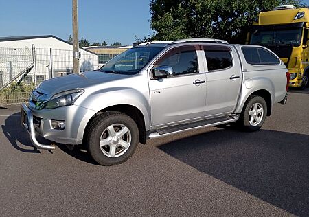 Isuzu D-Max Double Cab 4WD Premium 2,5TD *Hardtop*
