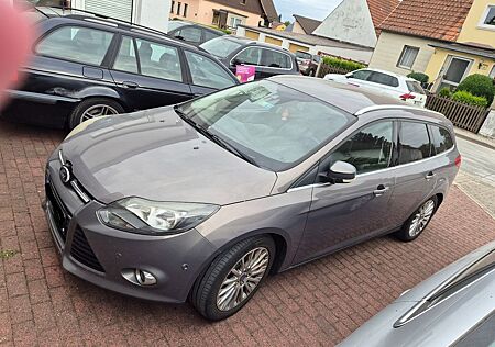 Ford Focus 1,6 Turnier Titanium Leder Navi