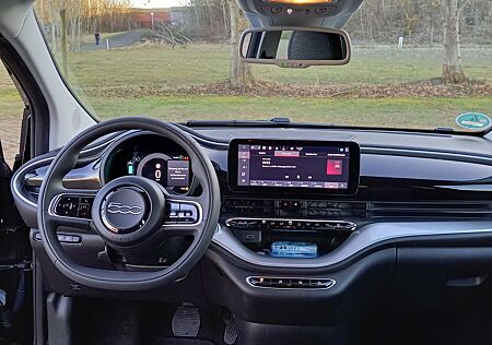 Fiat 500E 3+1 42 kWh -ICON