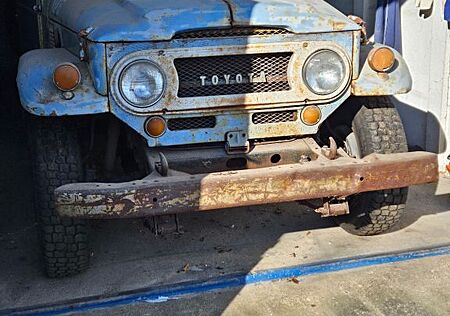 Toyota Land Cruiser FJ 40 3,9 super selten Rest.-obj.