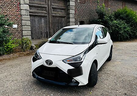Toyota Aygo (X) Aygo (X) 1,0-l-VVT-i Team Deutschland x-shif...