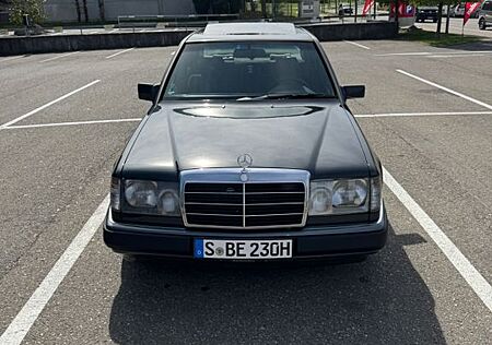 Mercedes-Benz E 230 !Beschreibung Lesen !