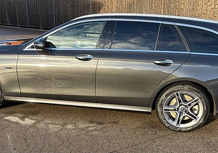 Mercedes-Benz E 300 de T AMG DIST BUR AHK HUD 360 MWST