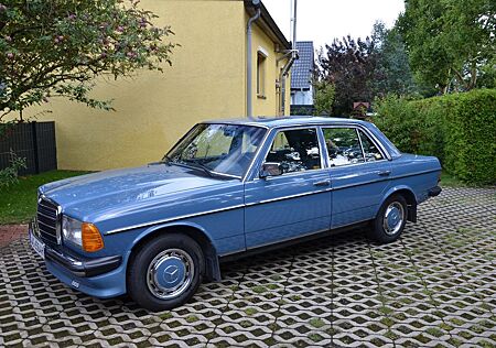 Mercedes-Benz 200