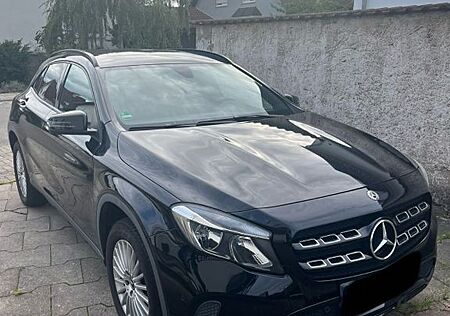 Mercedes-Benz GLA 220 4MATIC DCT -