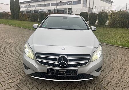 Mercedes-Benz A 180 BlueEfficiency*Klima*Bi-Xenon*Teilleder!!