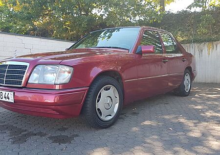 Mercedes-Benz 220 E220