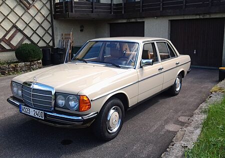 Mercedes-Benz 240