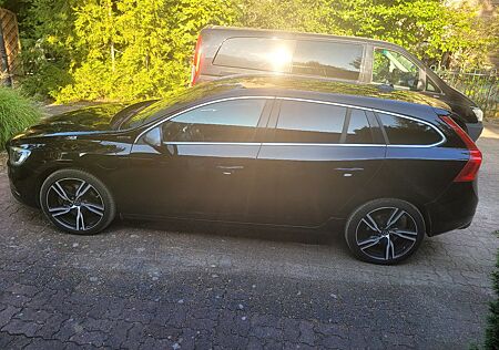 Volvo V60 D6 TWIN ENGINE Plug-in-Hybrid R Design R...