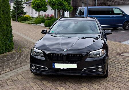BMW 530d xDrive Touring A Luxury Line Luxury Line