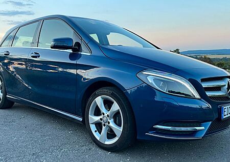Mercedes-Benz B 200 -
