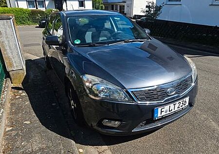 Kia Cee'd / Ceed 1.4 CVVT Attract Attract