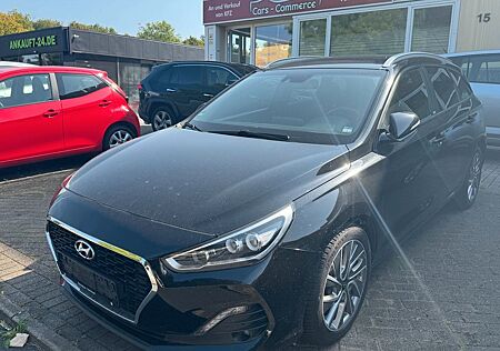 Hyundai i30 cw Passion + . Automatik.Navi.Kamera. 1.Hand
