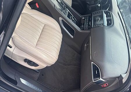 Jaguar F-Pace Pure 30d AWD