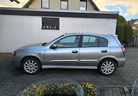 Nissan Almera 1.8 acenta
