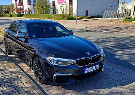 BMW M550d xDrive HUD/4zonen-klima/softclose/HK