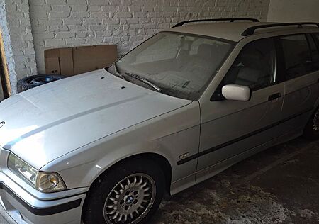 BMW 318i touring