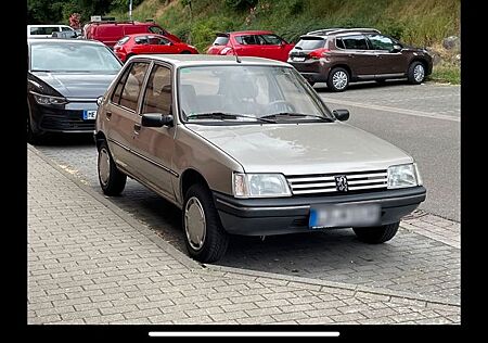 Peugeot 205 GR