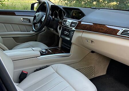 Mercedes-Benz E 220 CDI ELEGANCE - MB Scheckheft voll